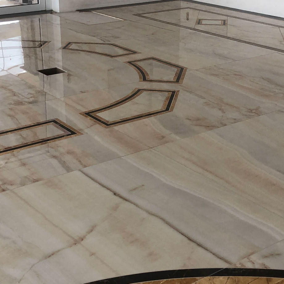 Graue Betontreppe Mit Edelstahlgeländer